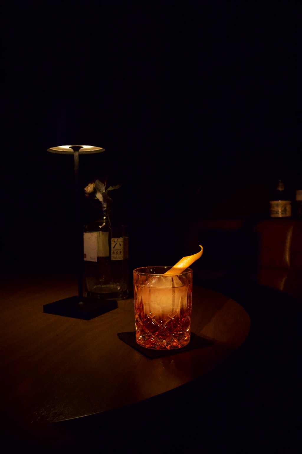 Cocktail und Tischlampe in Schröder's Bar